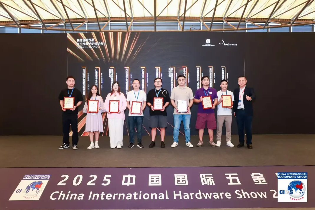 实力加冕！5001拉斯维加斯F1智能锁斩获CIHS2025“赛偲优品奖”，上海展会尽显5001拉斯维加斯智造风范